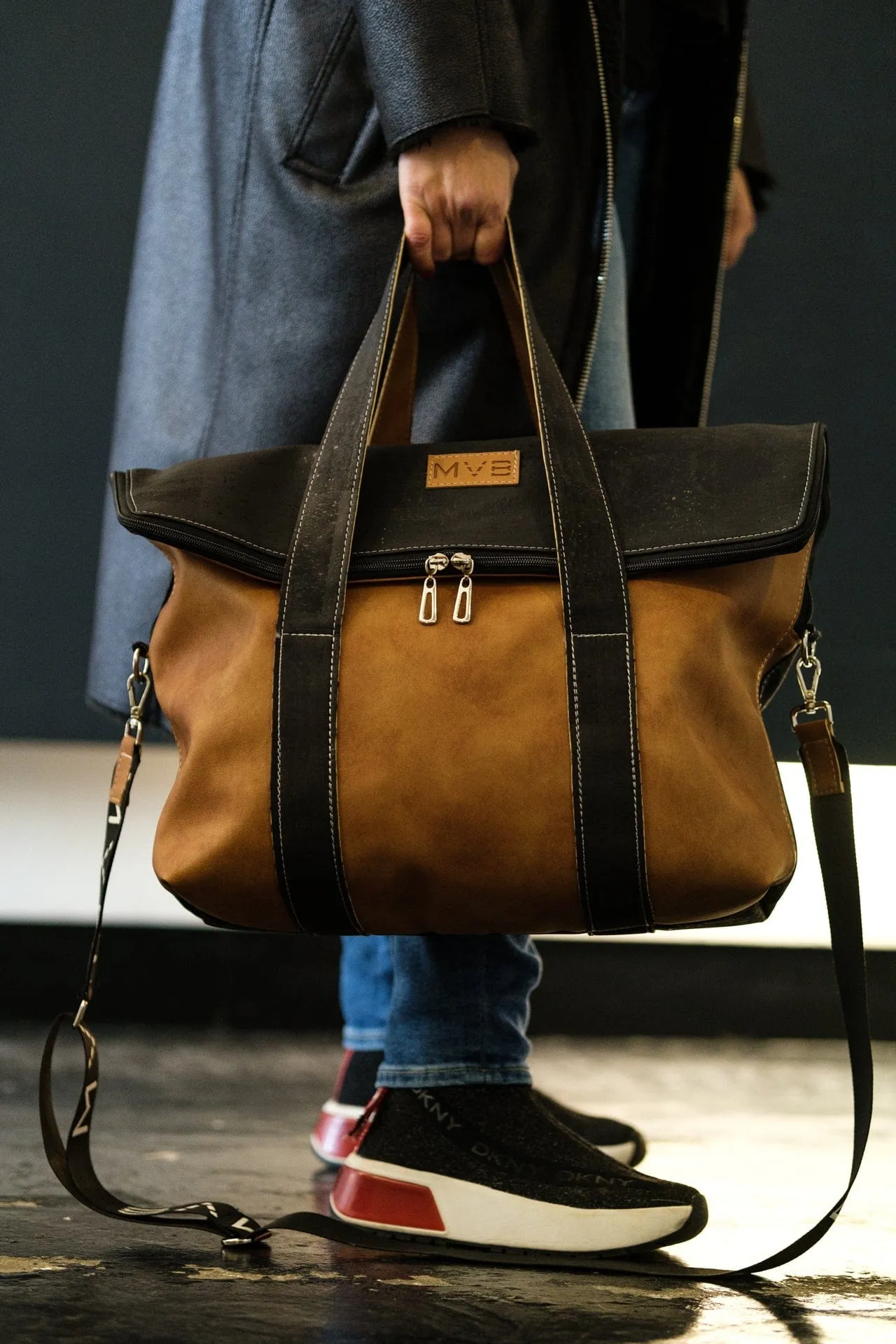The Versa Flop Cork Vegan Messenger Bag | Black & Camel
