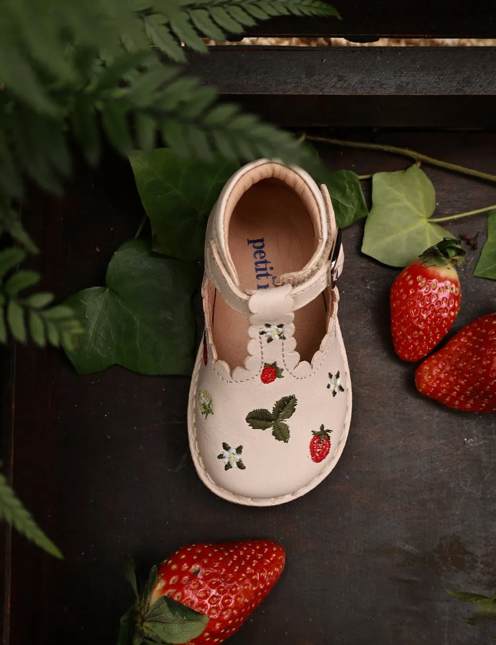 Wild Strawberries T-bar Scallop - Cream